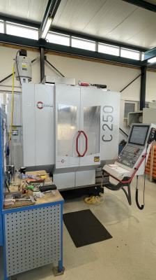 5 osé frézovací centrum Hermle C 250 U