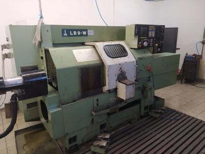 CNC Soustruh OKUMA LB9-W s podavačem tyčí