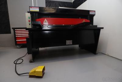 Elektromechanické tabulové nůžky 1300/3