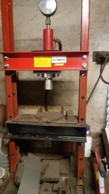 Hydraulický lis Holzinger 10 tun