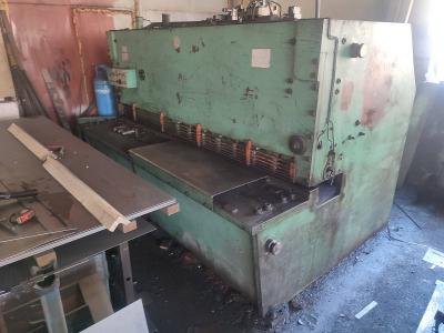 Tabulové hydraulické nůžky FG 825